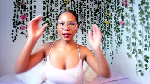 Snapshot of violeta_milleer chatting on February 13, 5:44 pm Violeta online show from February 13, 5:44 pm