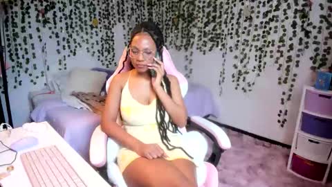 Snapshot of violeta_milleer chatting on November 8, 3:45 pm Violeta online show from November 8, 3:45 pm