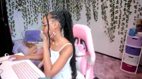 Snapshot of violeta_milleer chatting on November 24, 5:45 pm Violeta online show from November 24, 5:45 pm