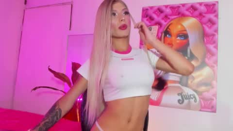 Snapshot of violeta_prince chatting on September 26, 5:17 pm Violeta Princess Please help me with your thumbs up its important online show from September 26, 5:17 pm