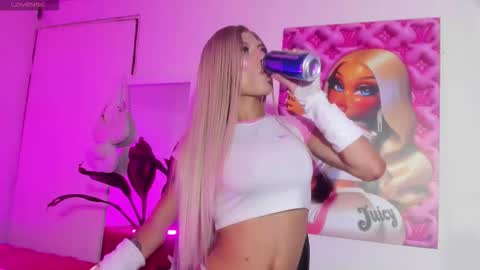 Snapshot of violeta_prince chatting on October 10, 3:05 am Violeta Princess Please help me with your thumbs up its important online show from October 10, 3:05 am