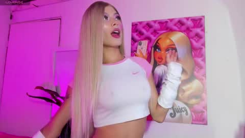 Snapshot of violeta_prince chatting on October 18, 11:00 am Violeta Princess Please help me with your thumbs up its important online show from October 18, 11:00 am