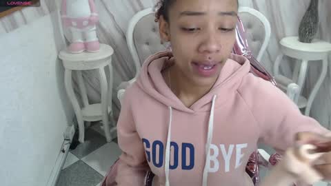 Snapshot of violeth_b chatting on December 3, 12:38 pm violeth_b online show from December 3, 12:38 pm