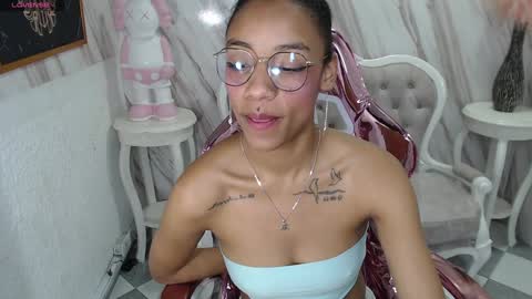 Snapshot of violeth_b chatting on December 3, 6:49 pm violeth_b online show from December 3, 6:49 pm