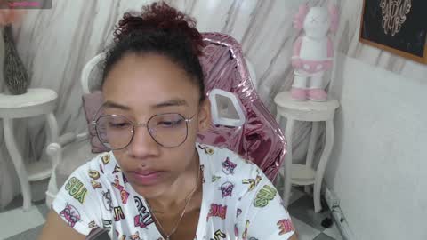 Snapshot of violeth_b chatting on December 7, 12:35 pm violeth_b online show from December 7, 12:35 pm