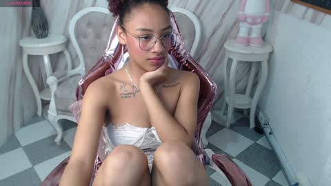 Snapshot of violeth_b chatting on December 13, 4:38 pm violeth_b online show from December 13, 4:38 pm