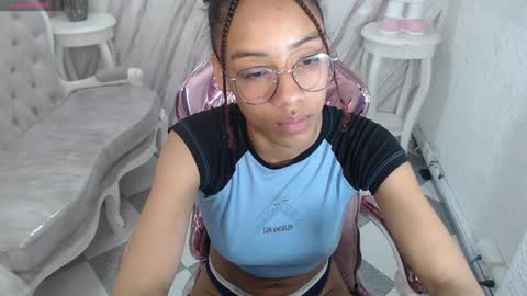 Snapshot of violeth_b chatting on December 23, 6:48 pm violeth_b online show from December 23, 6:48 pm