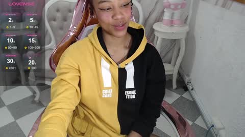 Snapshot of violeth_b chatting on December 27, 4:21 pm violeth_b online show from December 27, 4:21 pm