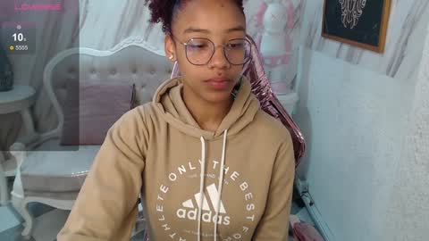 Snapshot of violeth_b chatting on December 28, 12:35 pm violeth_b online show from December 28, 12:35 pm