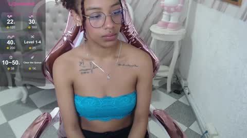 Snapshot of violeth_b chatting on January 4, 6:40 pm violeth_b online show from January 4, 6:40 pm