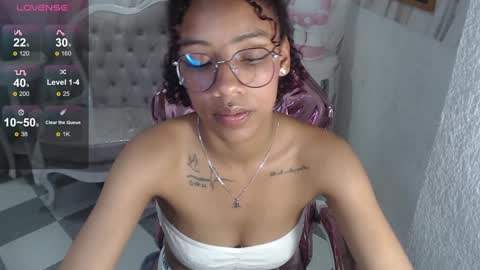 Snapshot of violeth_b chatting on January 9, 3:44 pm violeth_b online show from January 9, 3:44 pm