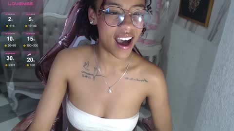 Snapshot of violeth_b chatting on January 9, 6:47 pm violeth_b online show from January 9, 6:47 pm