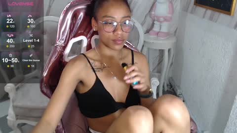 Snapshot of violeth_b chatting on January 10, 6:38 pm violeth_b online show from January 10, 6:38 pm