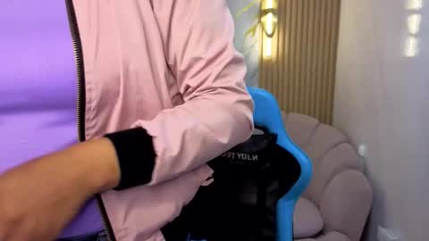 Snapshot of violeth_b chatting on October 8, 12:47 pm violeth_b online show from October 8, 12:47 pm