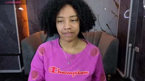 Snapshot of violeth_b chatting on October 18, 1:01 pm violeth_b online show from October 18, 1:01 pm