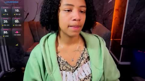 Snapshot of violeth_b chatting on November 19, 1:00 pm violeth_b online show from November 19, 1:00 pm