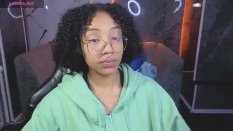 Snapshot of violeth_b chatting on November 23, 12:49 pm violeth_b online show from November 23, 12:49 pm