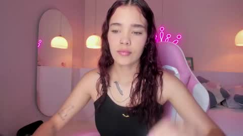 Violeth Hill online show from February 9, 8:56 pm