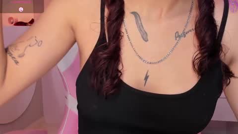 Violeth Hill online show from February 12, 8:29 pm