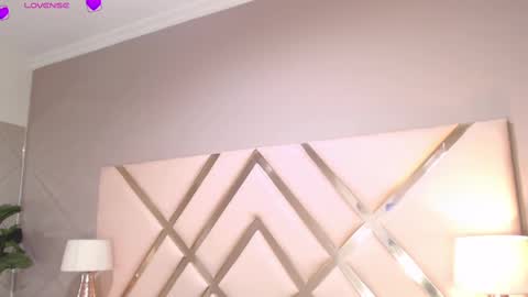 Snapshot of violetlux chatting on October 16, 9:27 pm VioletLux online show from October 16, 9:27 pm