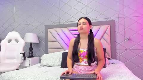 Snapshot of violetrousse chatting on January 26, 6:58 pm Violet Rousse online show from January 26, 6:58 pm