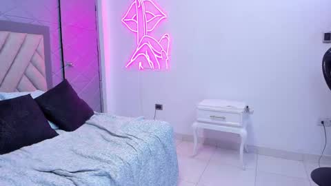 Snapshot of violetrousse chatting on January 27, 6:41 pm Violet Rousse online show from January 27, 6:41 pm