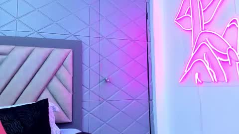 Snapshot of violetrousse chatting on January 29, 3:37 pm Violet Rousse online show from January 29, 3:37 pm