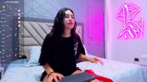 Snapshot of violetrousse chatting on January 31, 6:47 pm Violet Rousse online show from January 31, 6:47 pm