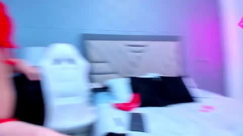 Snapshot of violetrousse chatting on February 7, 1:01 pm Violet Rousse online show from February 7, 1:01 pm