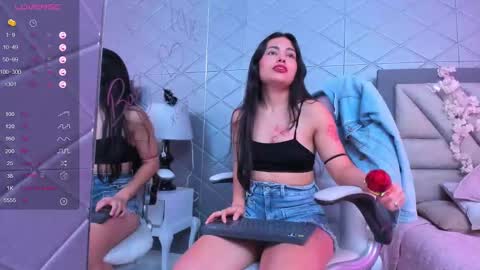 Snapshot of violetrousse chatting on February 14, 7:54 pm Violet Rousse online show from February 14, 7:54 pm