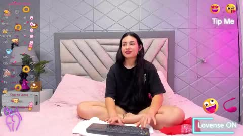 Snapshot of violetrousse chatting on February 17, 6:26 pm Violet Rousse online show from February 17, 6:26 pm