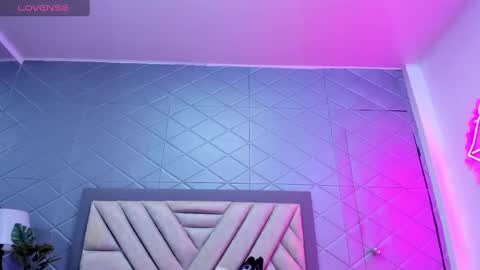 Snapshot of violetrousse chatting on February 18, 3:32 pm Violet Rousse online show from February 18, 3:32 pm