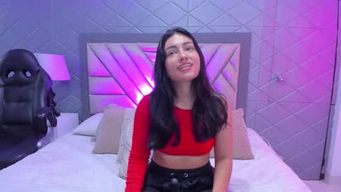 Snapshot of violetrousse chatting on September 10, 2:28 pm Violet Rousse online show from September 10, 2:28 pm