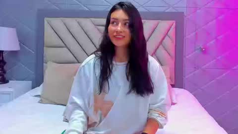 Snapshot of violetrousse chatting on September 18, 4:09 pm Violet Rousse online show from September 18, 4:09 pm