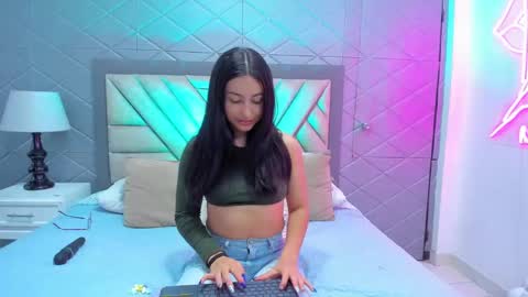 Snapshot of violetrousse chatting on September 23, 4:54 pm Violet Rousse online show from September 23, 4:54 pm