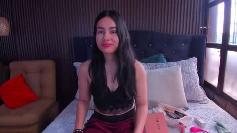 Snapshot of violetrousse chatting on October 23, 2:38 pm Violet Rousse online show from October 23, 2:38 pm