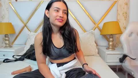 Snapshot of violetrousse chatting on October 28, 2:31 pm Violet Rousse online show from October 28, 2:31 pm