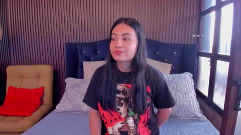 Snapshot of violetrousse chatting on November 12, 3:23 pm Violet Rousse online show from November 12, 3:23 pm