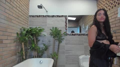 Snapshot of violetrousse chatting on November 13, 5:23 pm Violet Rousse online show from November 13, 5:23 pm