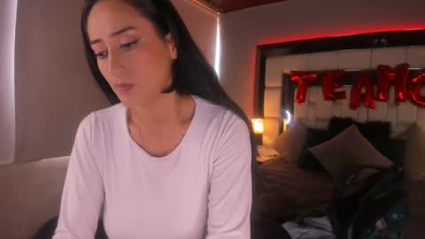 violetskinny online show from March 11, 6:30 pm