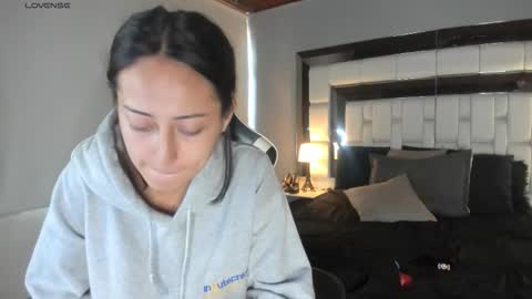 violetskinny online show from September 16, 7:15 pm