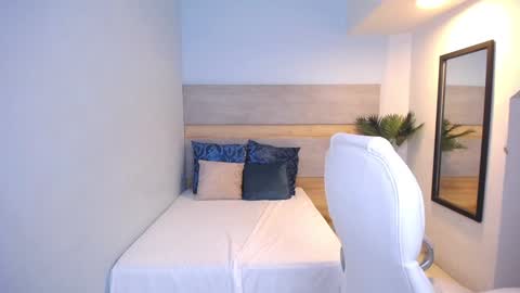 Snapshot of violetta_rainbow chatting on December 11, 9:19 am Violetta online show from December 11, 9:19 am