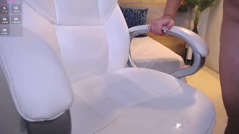 Snapshot of violetta_rainbow chatting on January 25, 10:51 am Violetta online show from January 25, 10:51 am