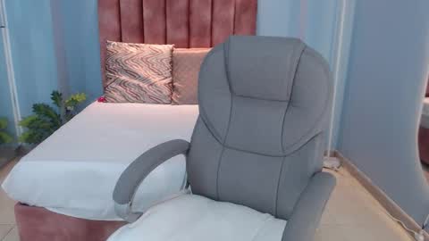 Snapshot of violetta_rainbow chatting on November 27, 4:36 am Violetta online show from November 27, 4:36 am