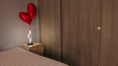 violetta independent model online show from February 16, 7:15 am