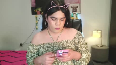 Snapshot of violettacam69 chatting on February 6, 1:54 pm violettacam69 online show from February 6, 1:54 pm