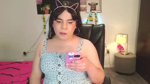 Snapshot of violettacam69 chatting on February 7, 7:29 am violettacam69 online show from February 7, 7:29 am