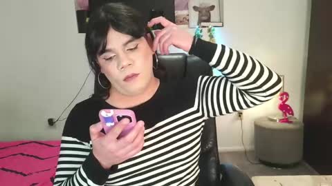 Snapshot of violettacam69 chatting on February 9, 6:11 am violettacam69 online show from February 9, 6:11 am