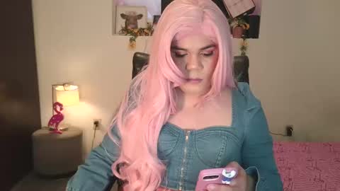 Snapshot of violettacam69 chatting on February 19, 10:53 pm violettacam69 online show from February 19, 10:53 pm