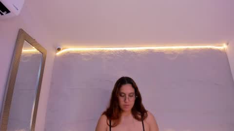 Snapshot of violettaevans_ chatting on January 22, 4:55 pm Violetta online show from January 22, 4:55 pm